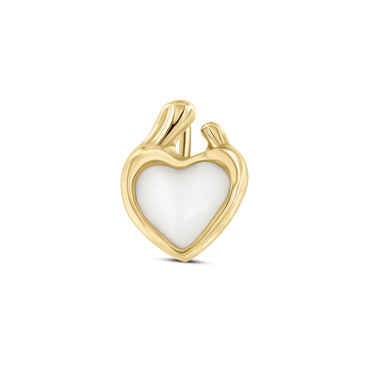 Hanger in geelgoud met een hartvormige, witte moedermelkhars en een elegante, golvende afwerking.
