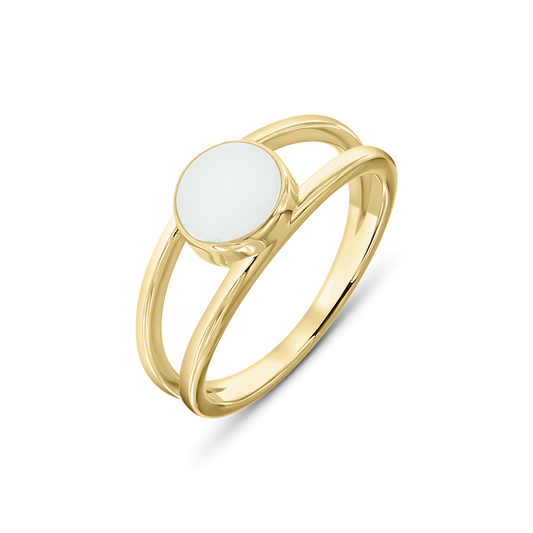 Massief geelgouden ring met een ronde, gladde moedermelkhars steen in het midden en een dubbele band.