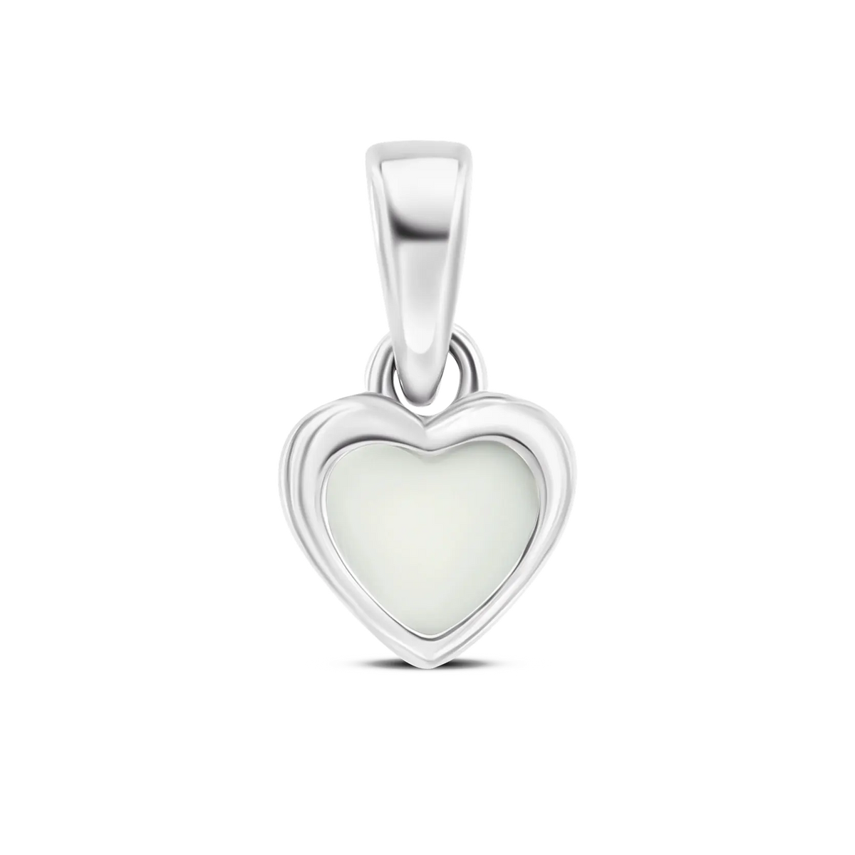 Hartvormige hanger van 925 zilver met een vlak van moedermelkhars in het midden.