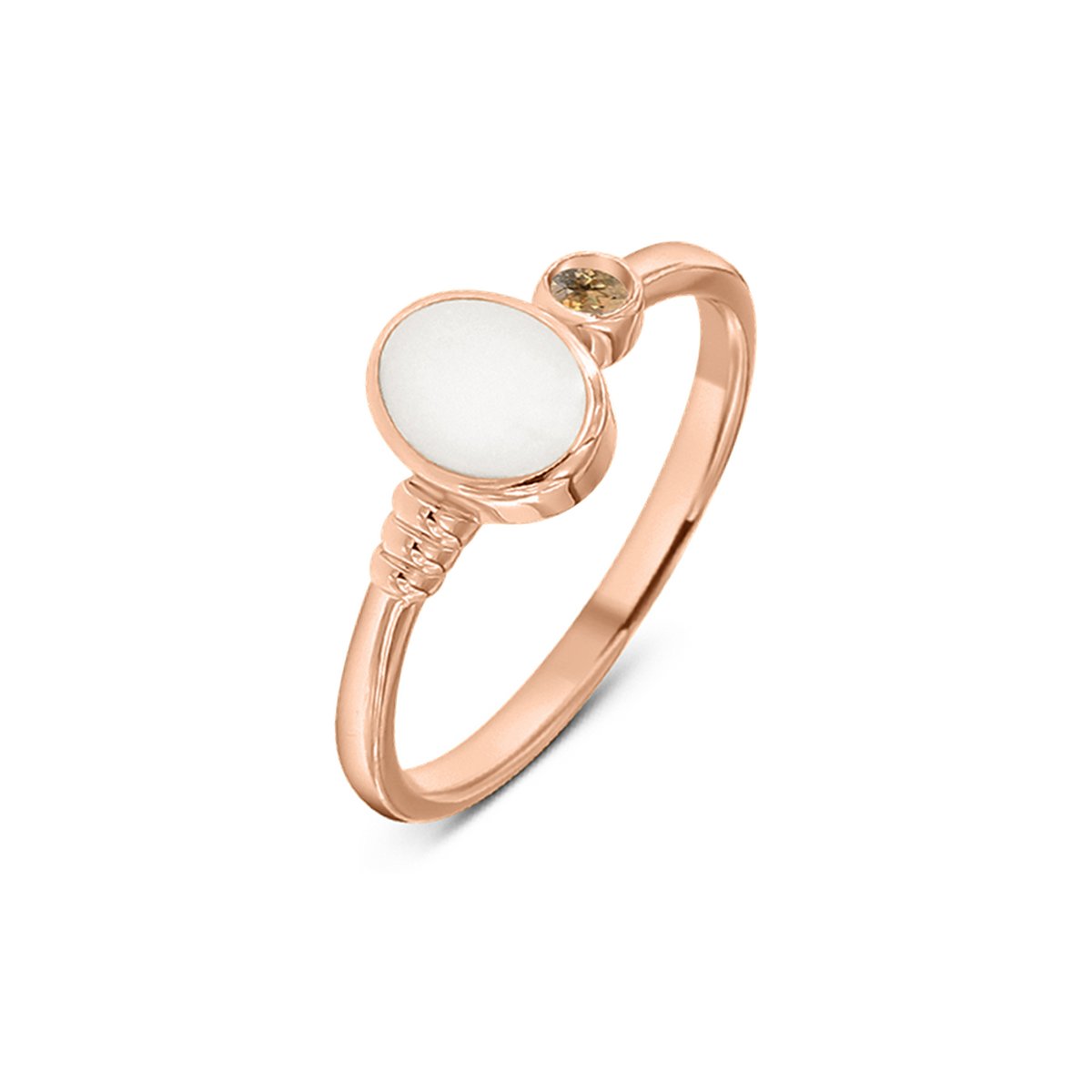 Roségouden ring met een ronde moedermelkhars steen en een kleine geboortesteen, elegant en verfijnd van ontwerp.