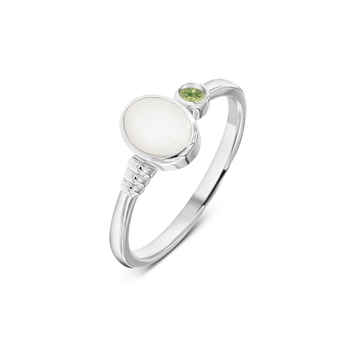 Massief witgouden ring met een ronde moedermelkhars en een groene geboortesteen aan de zijkant.