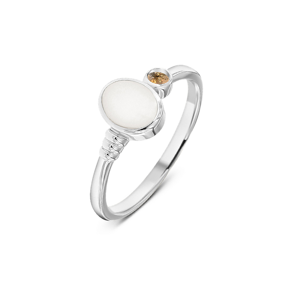 Ring van massief witgoud met een ronde moedermelkhars en een kleine gouden geboortesteen, elegant en verfijnd ontwerp.