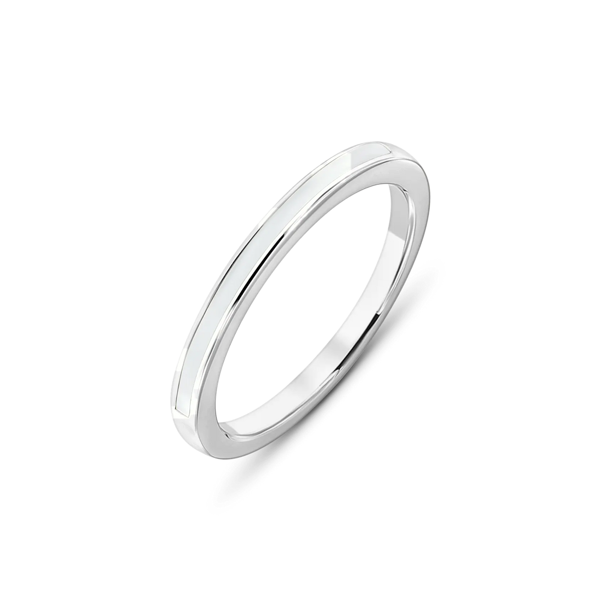 Massief witgouden ring met een gladde, ronde vorm en een subtiele, moderne uitstraling.