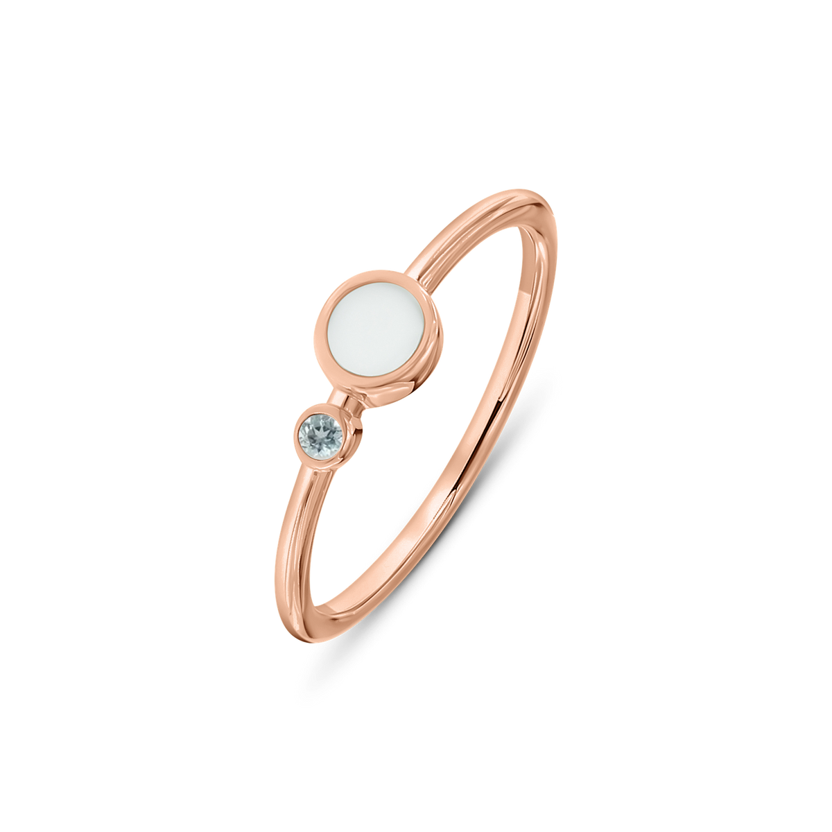 Roségouden ring met een ronde moedermelkhars en een kleine zirkonia, met een verfijnde, moderne uitstraling.