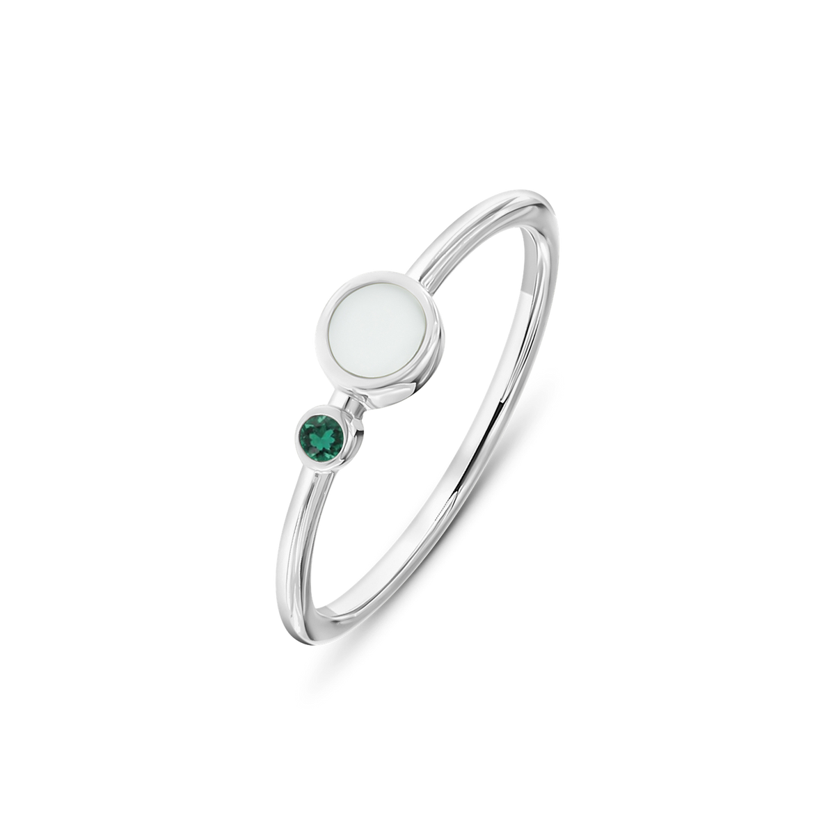 Massief witgouden ring met een ronde moedermelkhars en een groene geboortesteen, elegant en minimalistisch van ontwerp.
