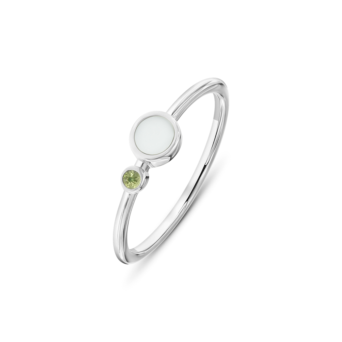 Ring van massief witgoud met een ronde moedermelkhars en een groene geboortesteen, elegant en verfijnd ontwerp.