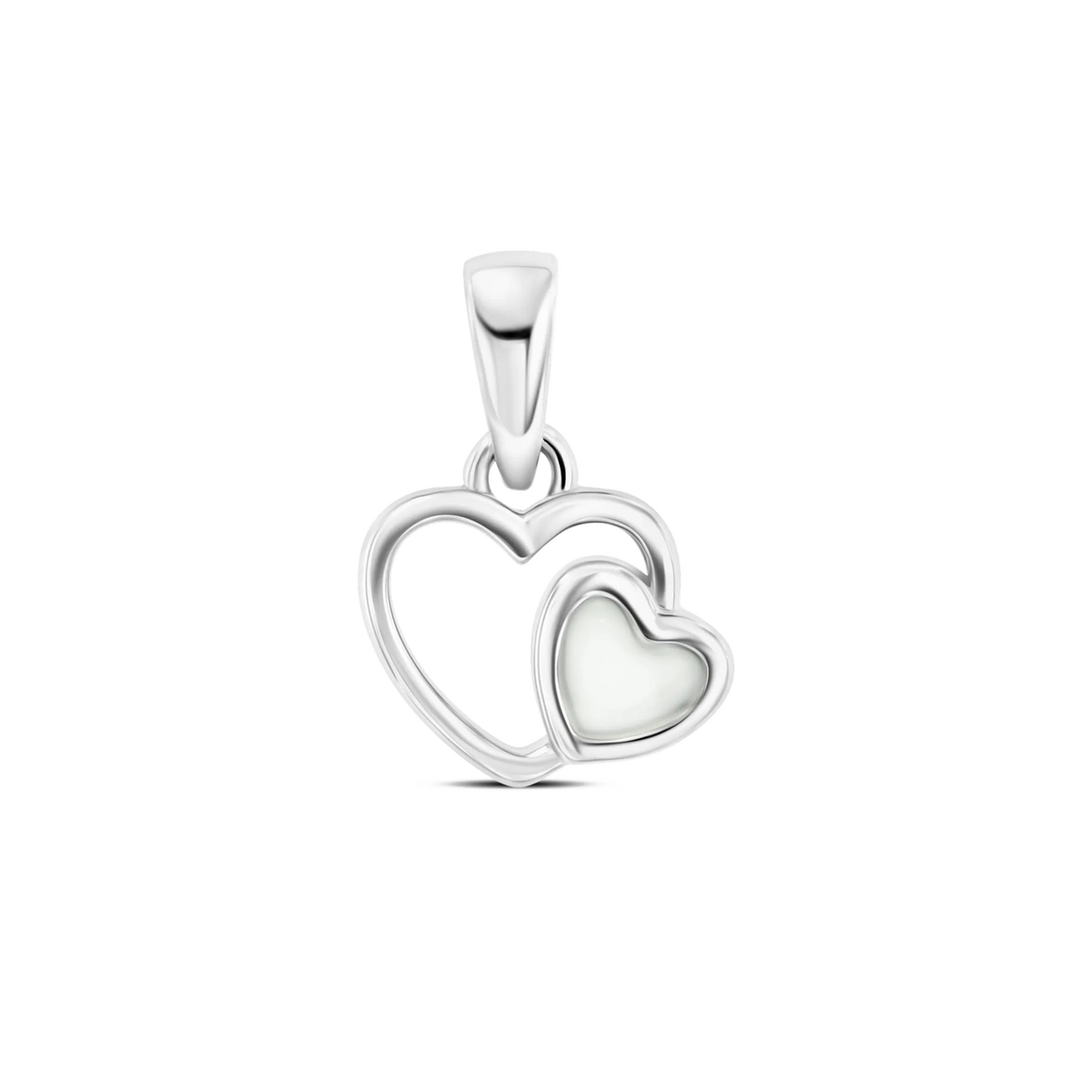Hanger in 925 zilver met twee overlappende hartvormen, waarvan het kleinere hart gevuld is met moedermelkhars.