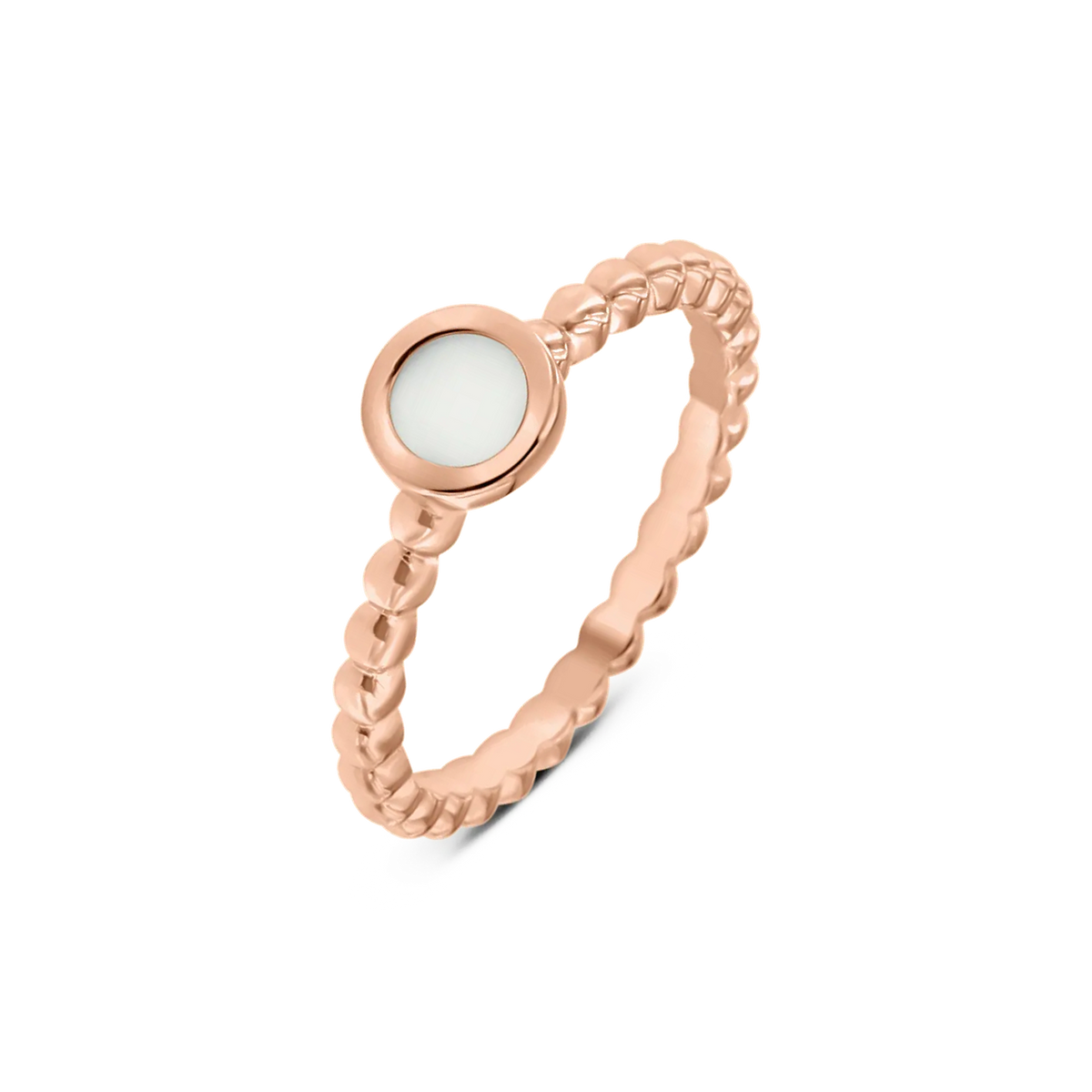 Roségouden ring met een gedraaide band en een ronde, witte moedermelkharssteen in het midden.