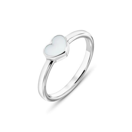 Ring van 925 zilver met een hartvormige bovenkant van moedermelkhars.