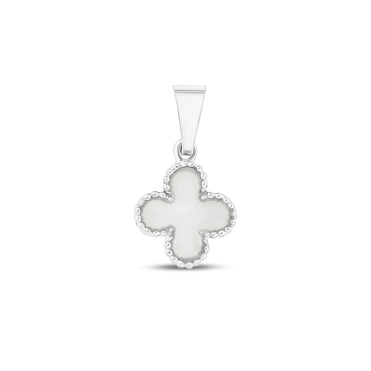 Hanger in 925 zilver in de vorm van een klavertje vier, met een oppervlak van moedermelkhars en een fijne rand.