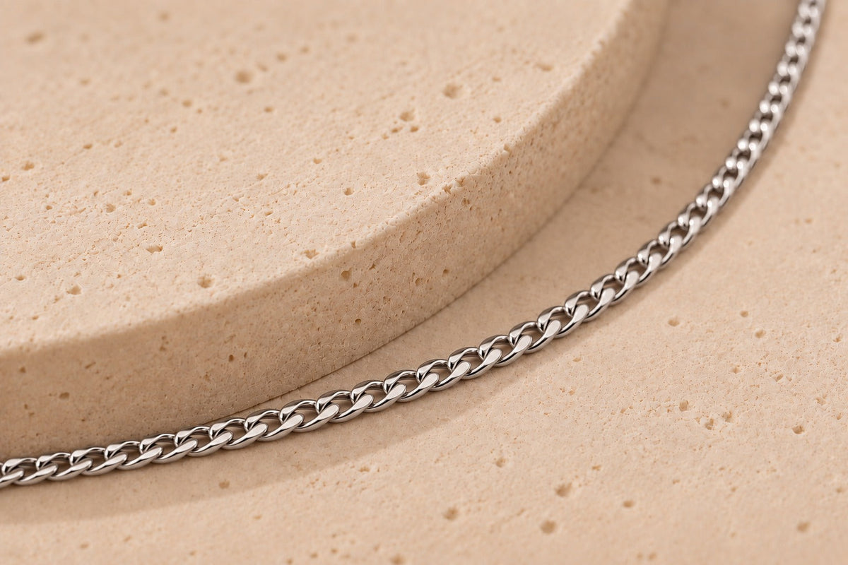 Glanzende Statement ketting van zilver met fijn bewerkte schakels