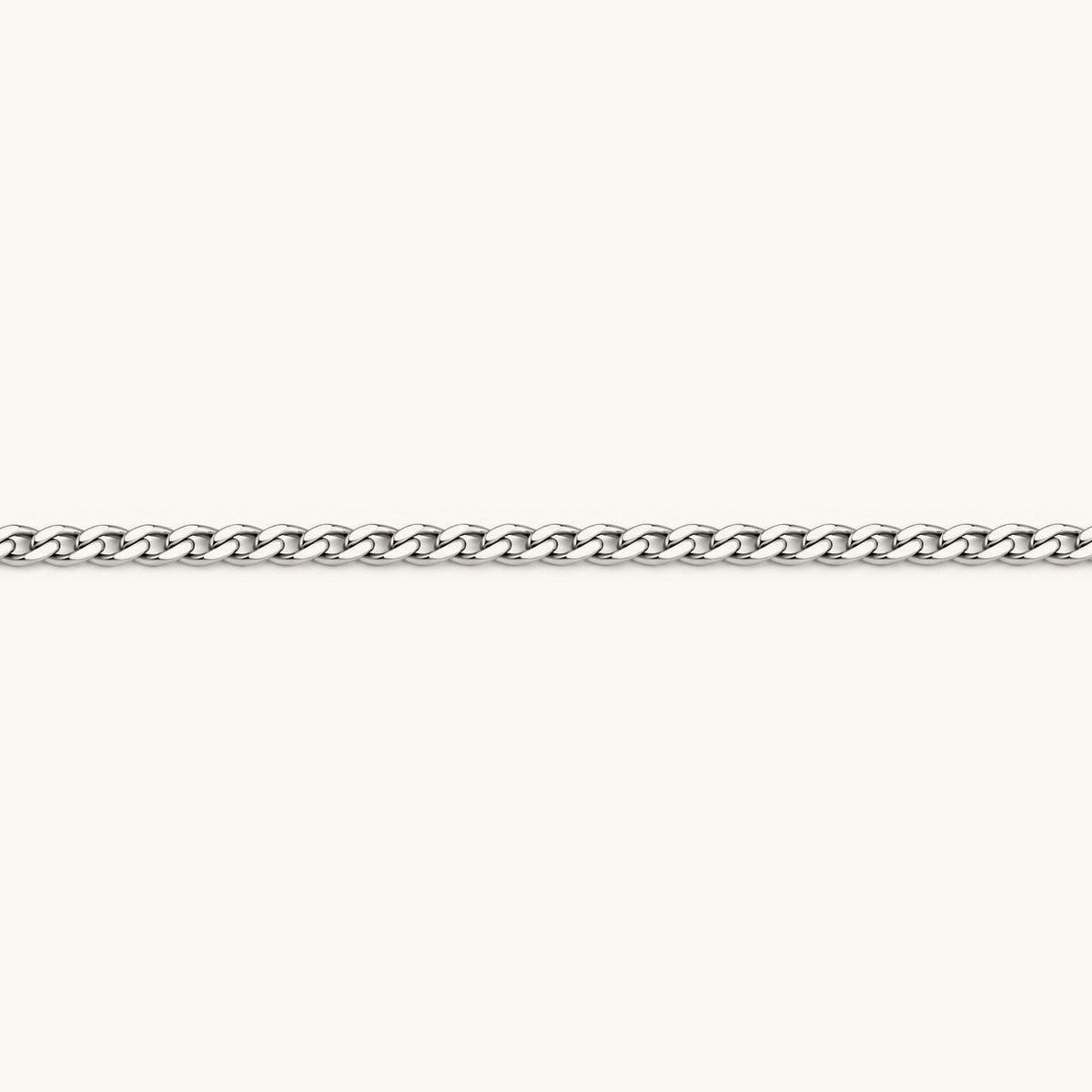 Ketting van glanzend gerhodineerd zilver met een klassiek ontwerp