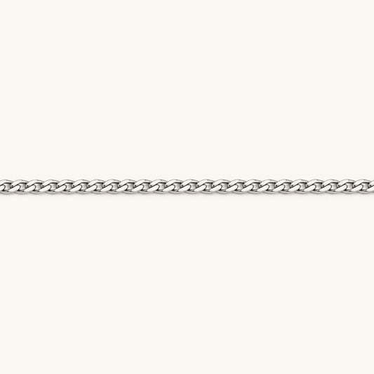 Ketting van glanzend gerhodineerd zilver met een klassiek ontwerp